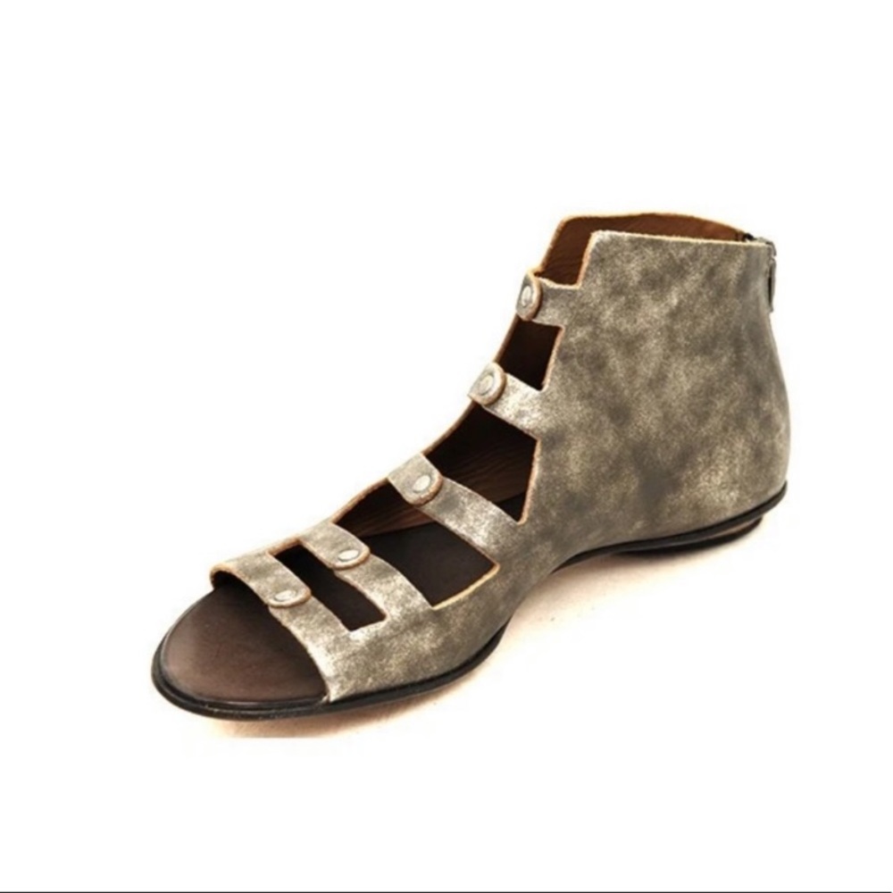 CYDWOQ sandals